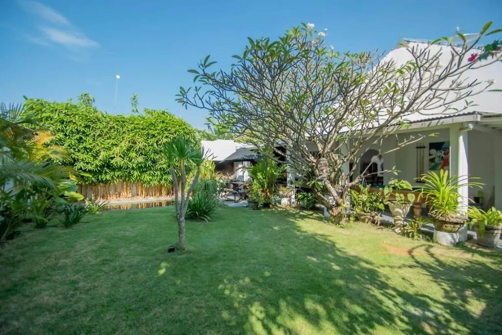 Villa Putih Seminyak