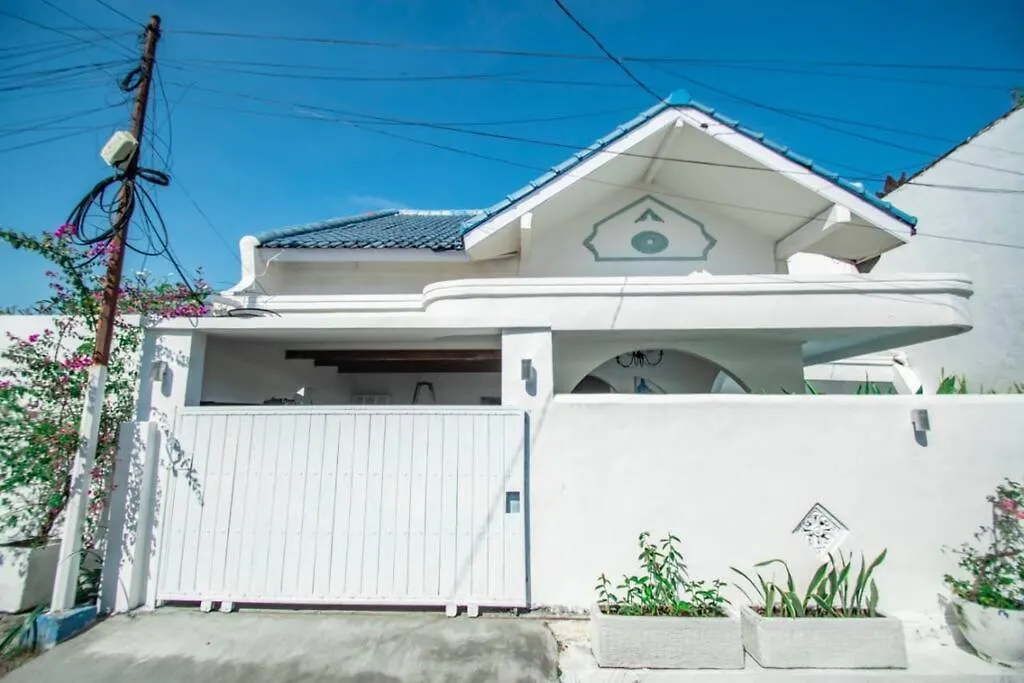Villa Putih Seminyak
