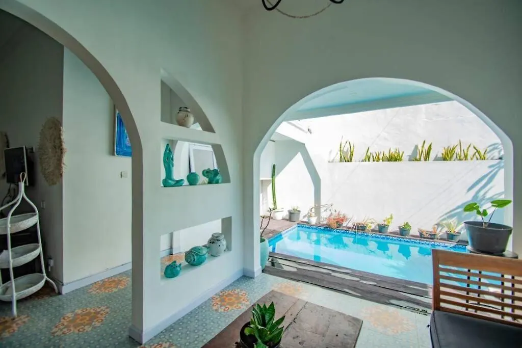 Villa Putih Seminyak